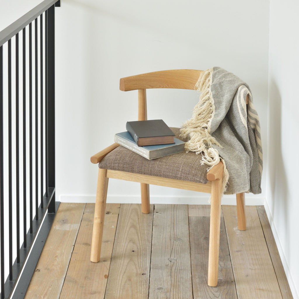 ダイニングチェア 1脚 チェア 単品 椅子 完成品 肘なし 布 レザー 合皮 一人掛け ひとりがけ 高見え 高級感