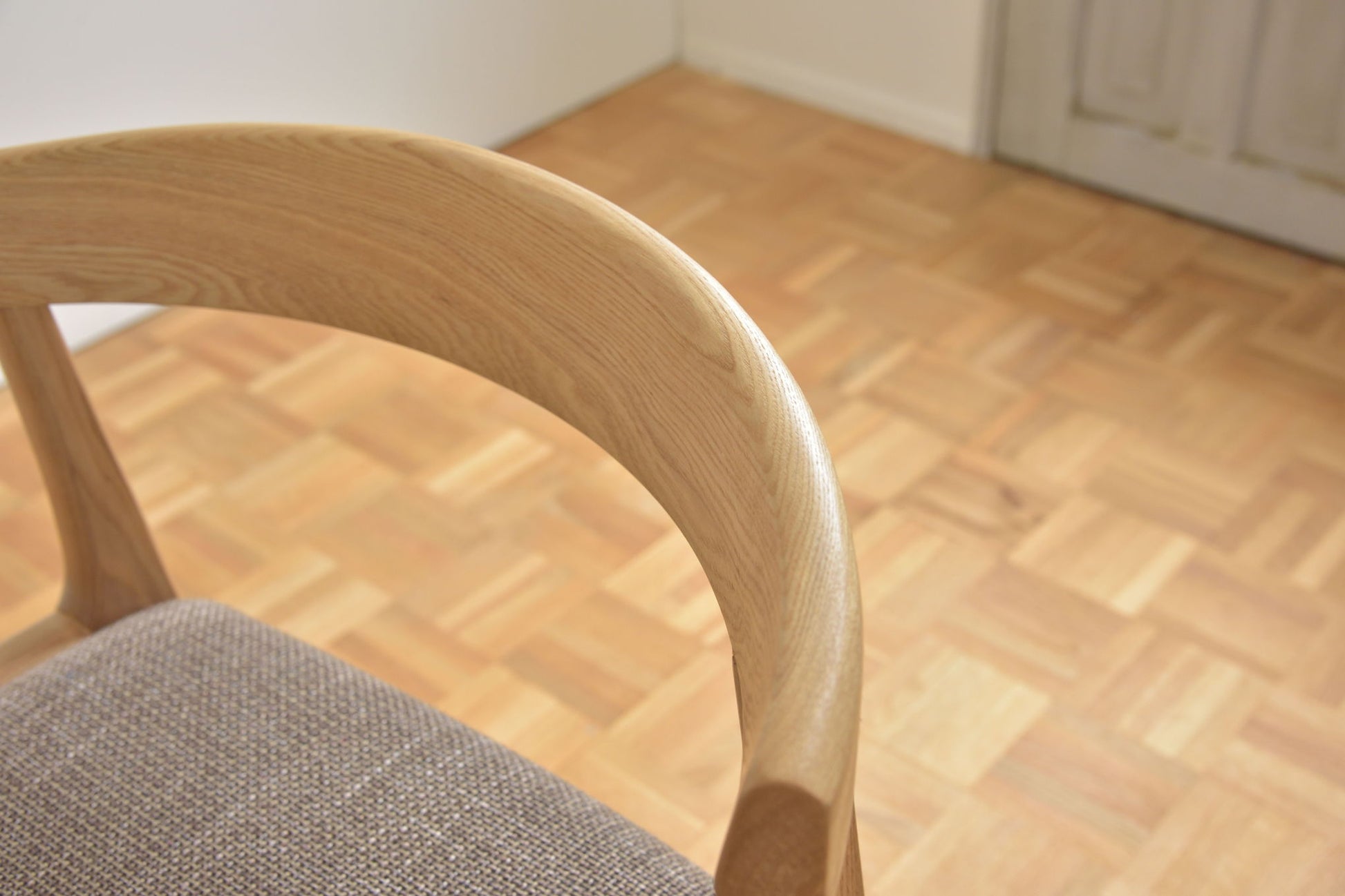 ダイニングチェア 1脚 チェア 単品 椅子 完成品 肘なし 布 レザー 合皮 一人掛け ひとりがけ 高見え 高級感