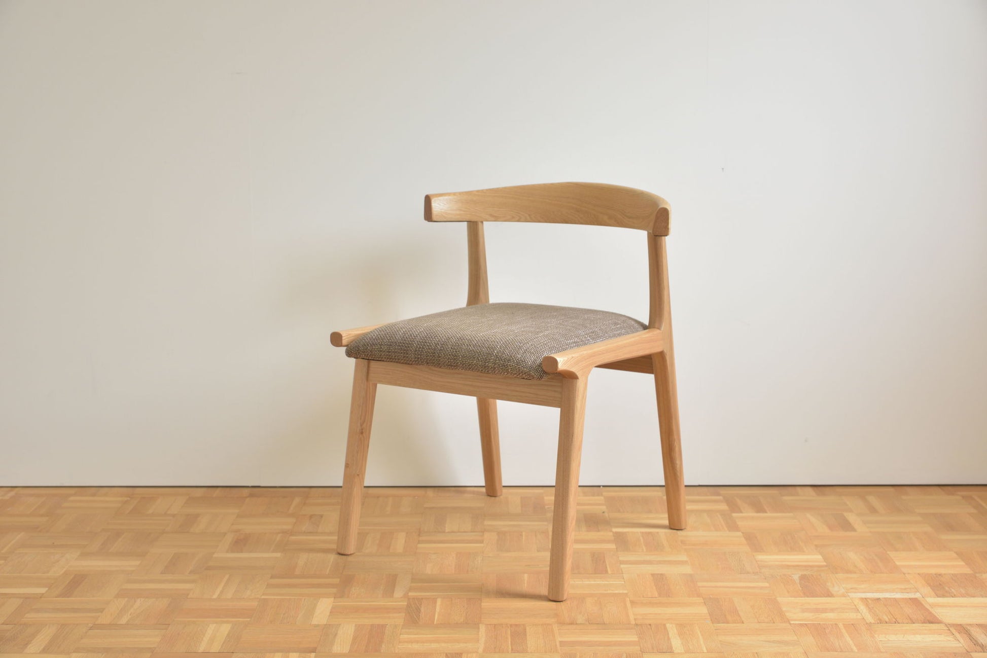 ダイニングチェア 1脚 チェア 単品 椅子 完成品 肘なし 布 レザー 合皮 一人掛け ひとりがけ 高見え 高級感