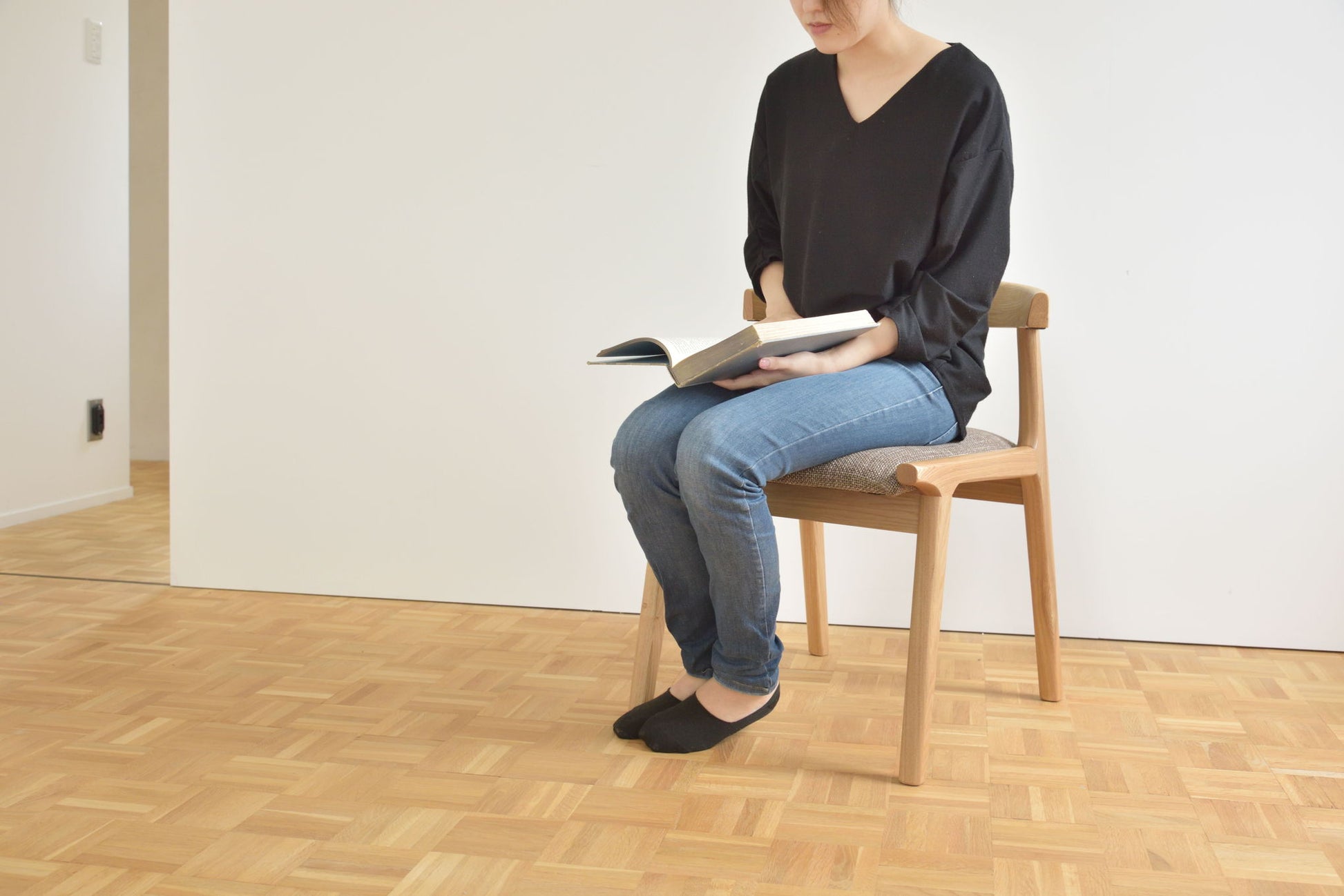 ダイニングチェア 1脚 チェア 単品 椅子 完成品 肘なし 布 レザー 合皮 一人掛け ひとりがけ 高見え 高級感